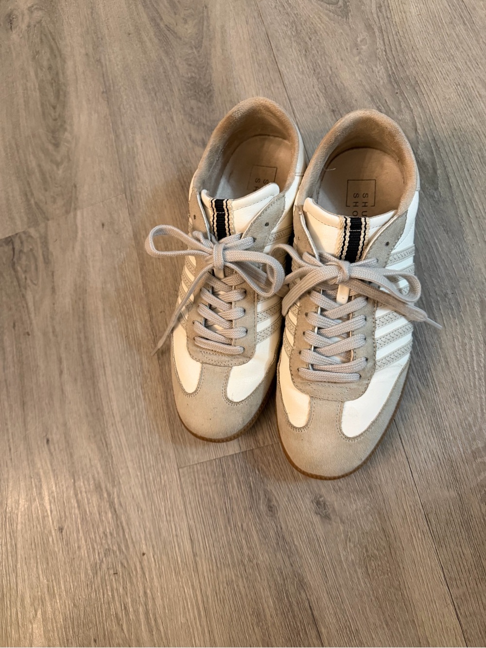 ShuShop White & Light Gray Retro Low-Top Sneakers - Picture 3 of 3